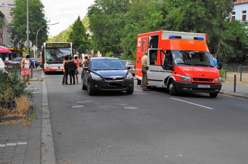 Person angefahren Koeln Gremberg Grembergerstr P01.JPG